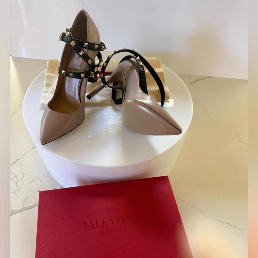 Valentino Garavani Nude Rockstud Leather Pointed-Toe Heels